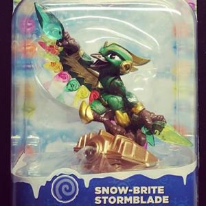 Skylanders Stormblade - Snow-Brite ~ Exclusive Employee Edition 2015 (SuperChargers)