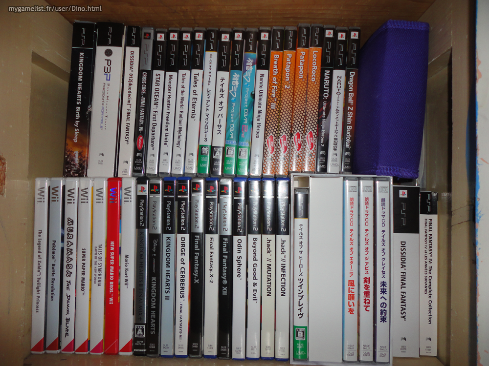 Etagère avec tout mes jeux Wii et PSP. Deux rangés de jeux sont encore présente derrière (une rangée jeux Wii en bas et une rangée jeux DS/GBA/PS1).