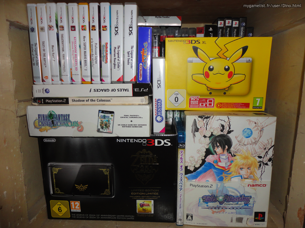 Étagère avec mes jeux PS3, des jeux PS2 jap, quelques jeux DS et mes deux 3DS. 