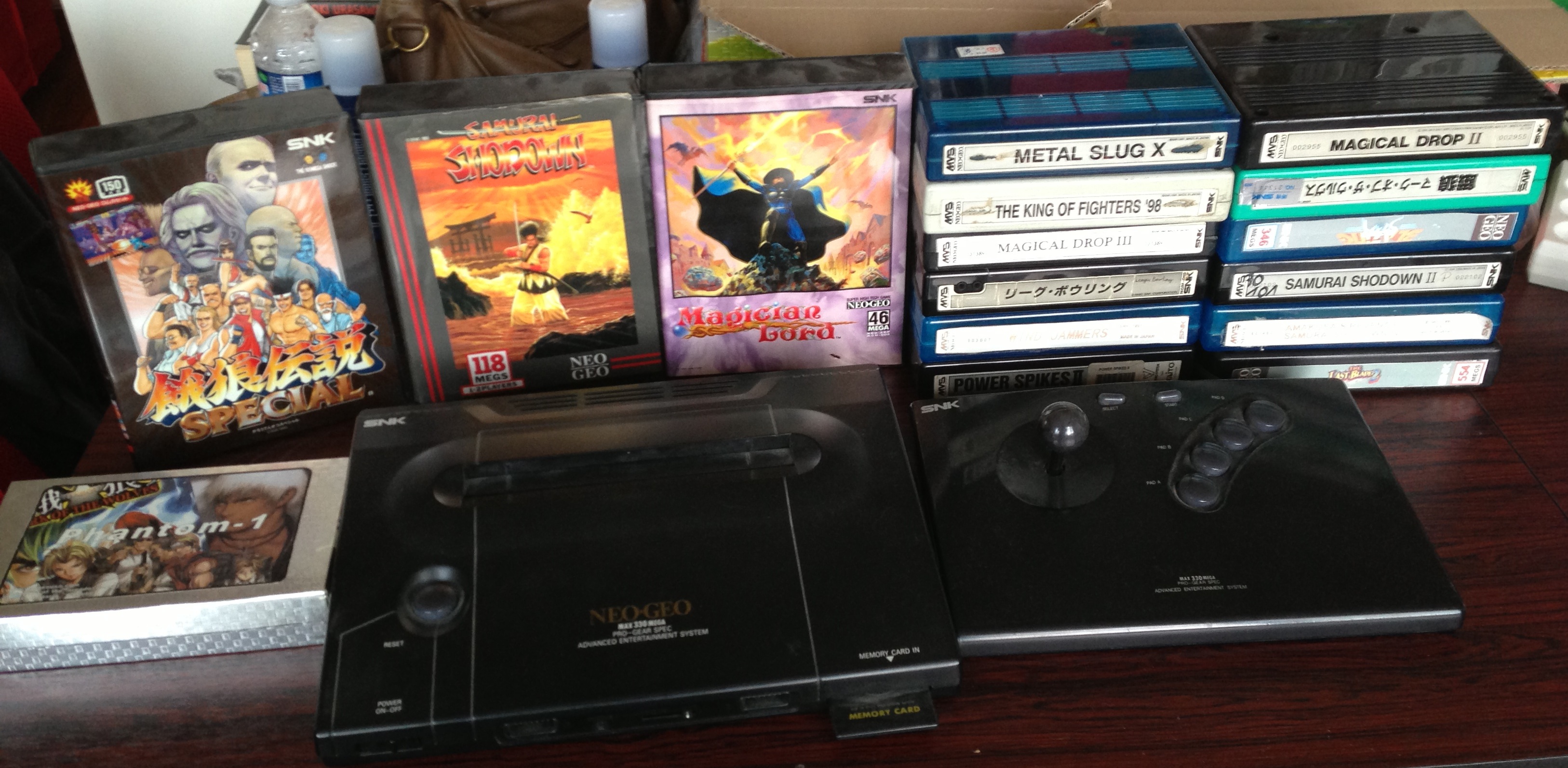 Neogeo pas bcp de aes, mais bon le ptit convertisseur et voila les mvs :)