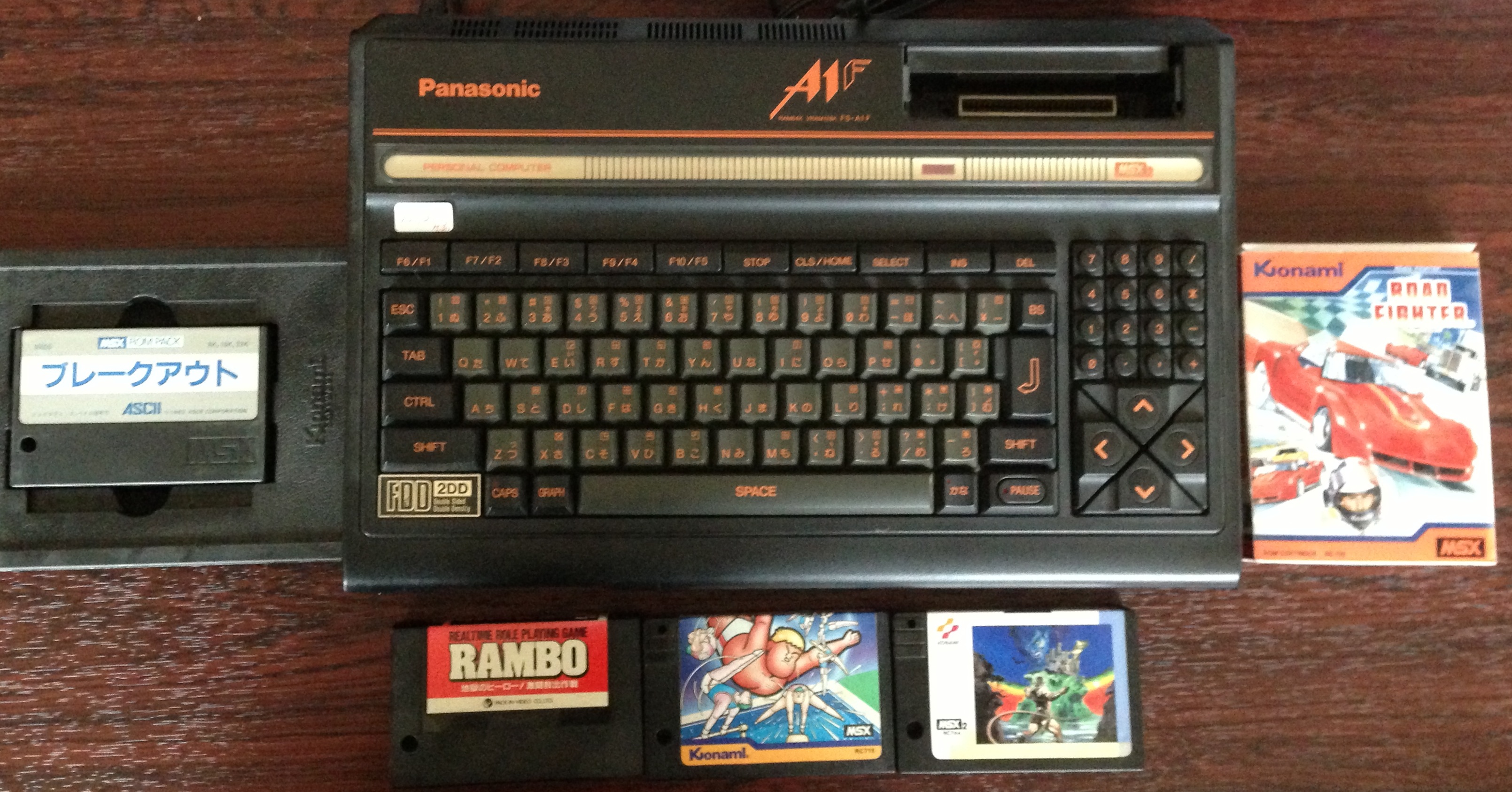 Alors la MSX, je la considére comme une des premieres consoles. La naissance de metal gear par exemple, bon ici c castlevania, mais bon ;)