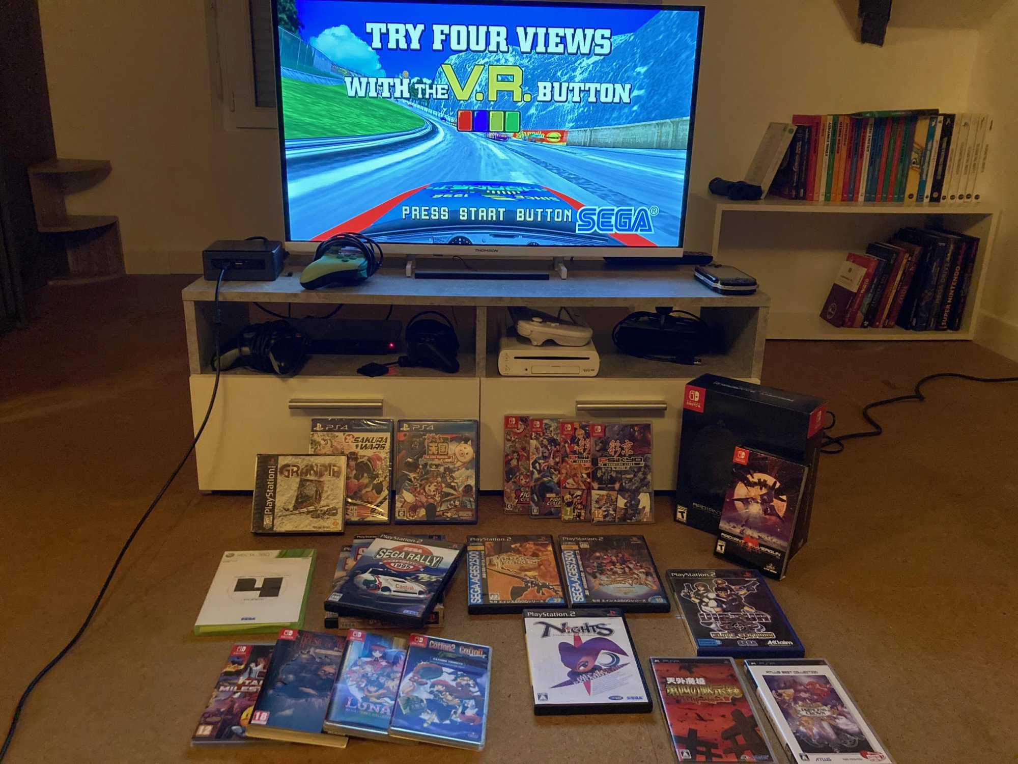 Image assez insolite pour les fans de la Sega Saturn avec des hits de la console disponibles sur des supports autres/récents :)